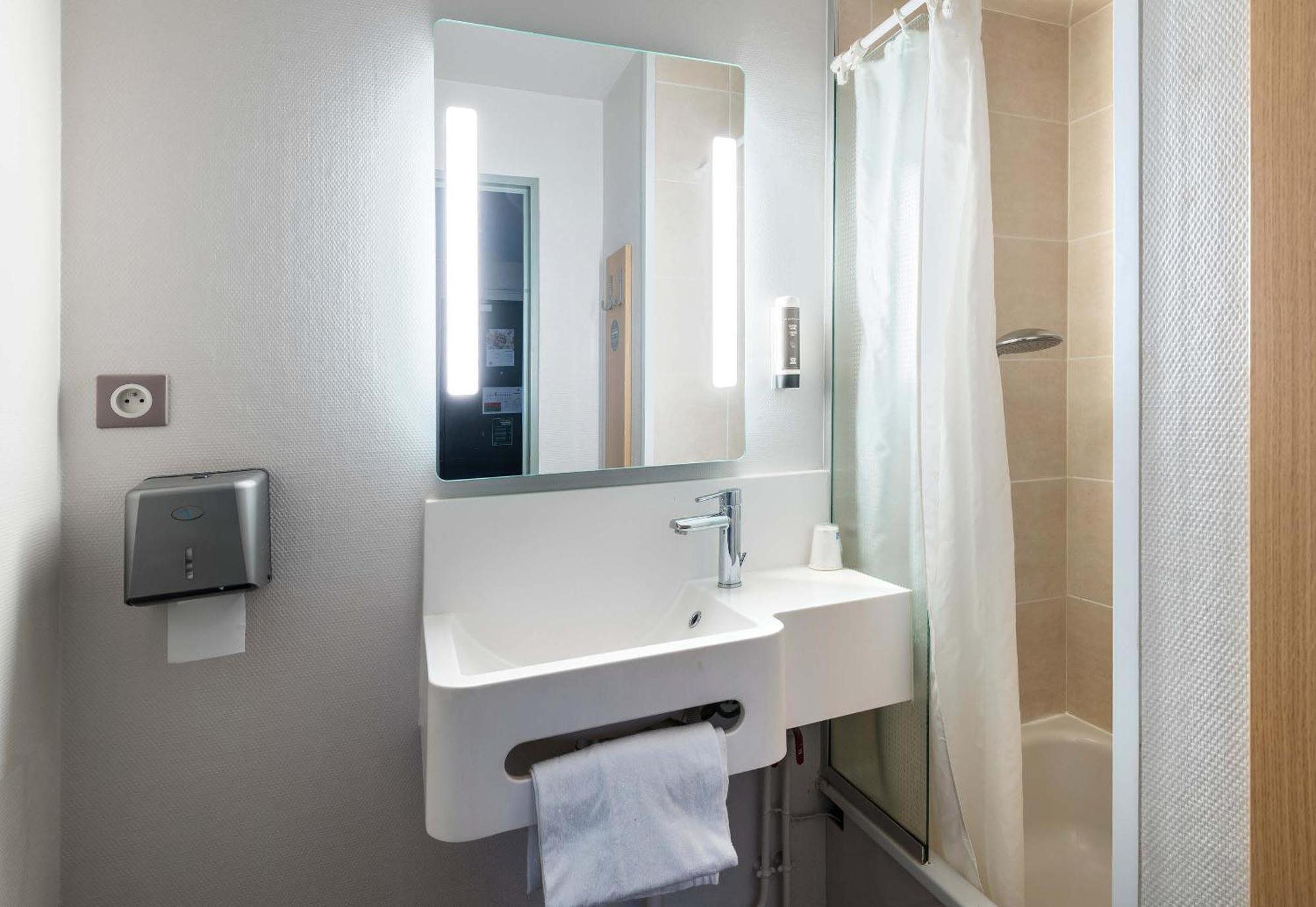 B&B Hotel Laval Change エクステリア 写真
